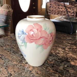 Lenox “Chatsworth” 9" Vase